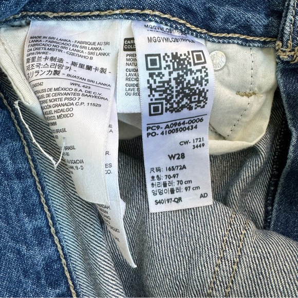Levi’s low Pro Mid-Rise 90’s-Inspired Straight Leg Distressed Jeans Size: 28 - Picture 12 of 14